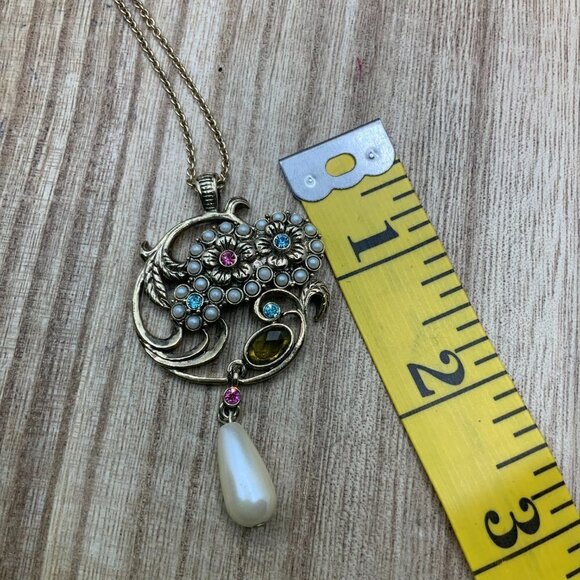 Viva Floral Rhinestone Gold Tone Dangling Faux Pearl Necklace - Picture 6 of 7